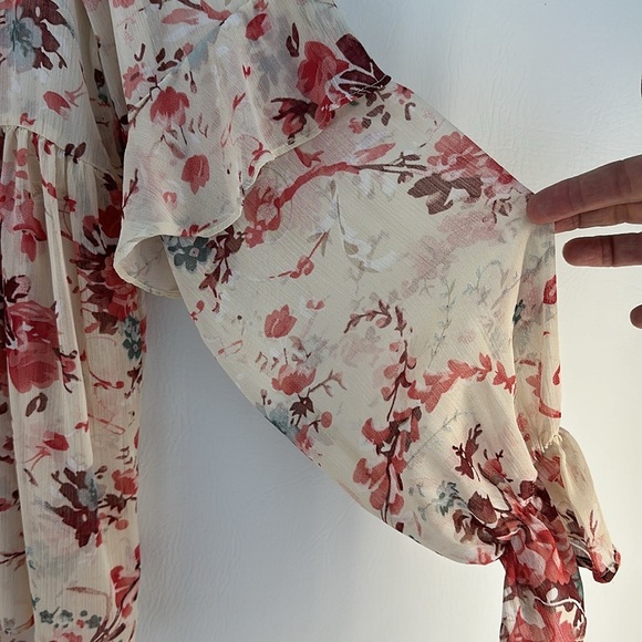 Sundance Feminine Floral Top - Picture 3 of 7